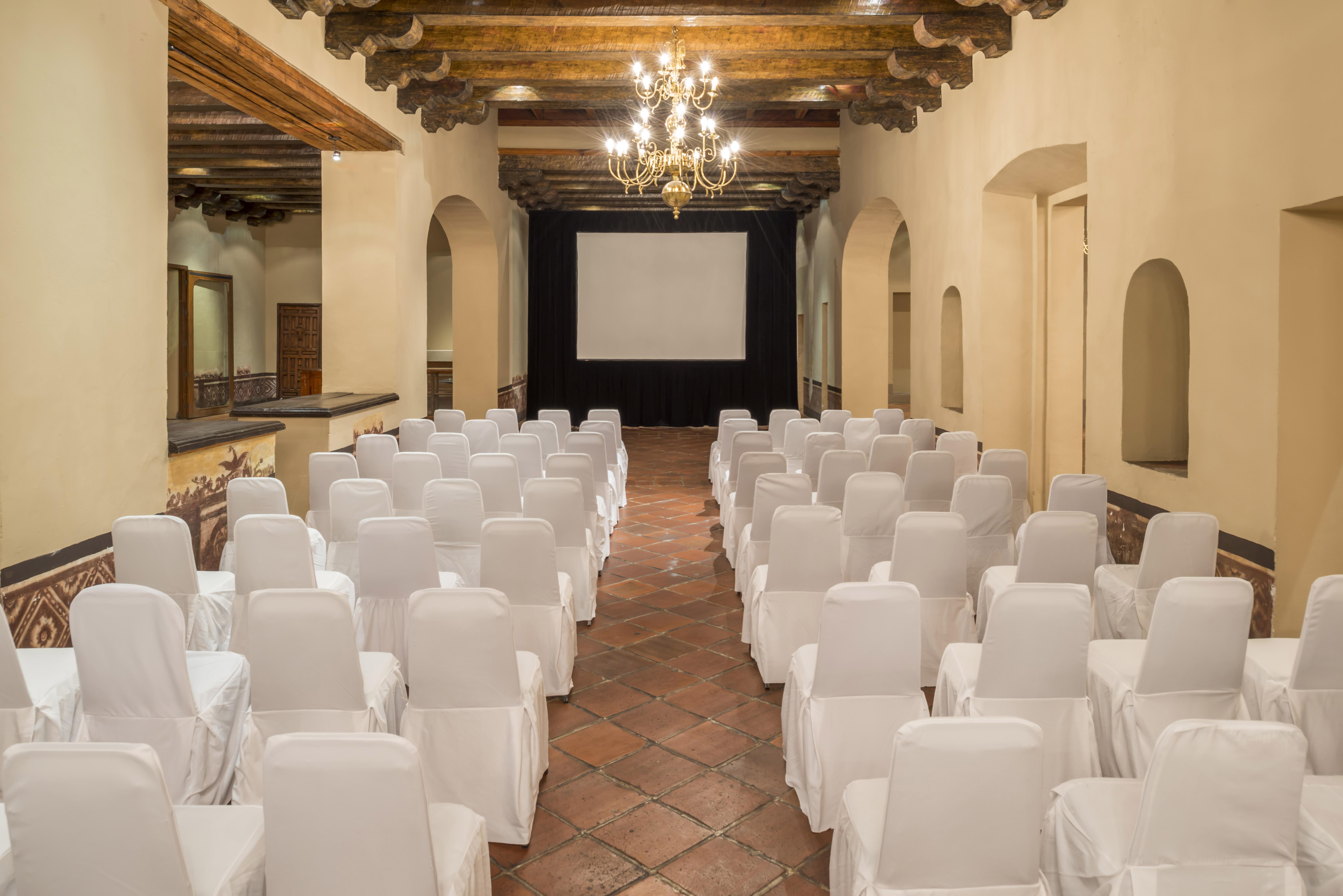 Quinta Real Puebla Otel Dış mekan fotoğraf The theater at the Hotel El Mesón