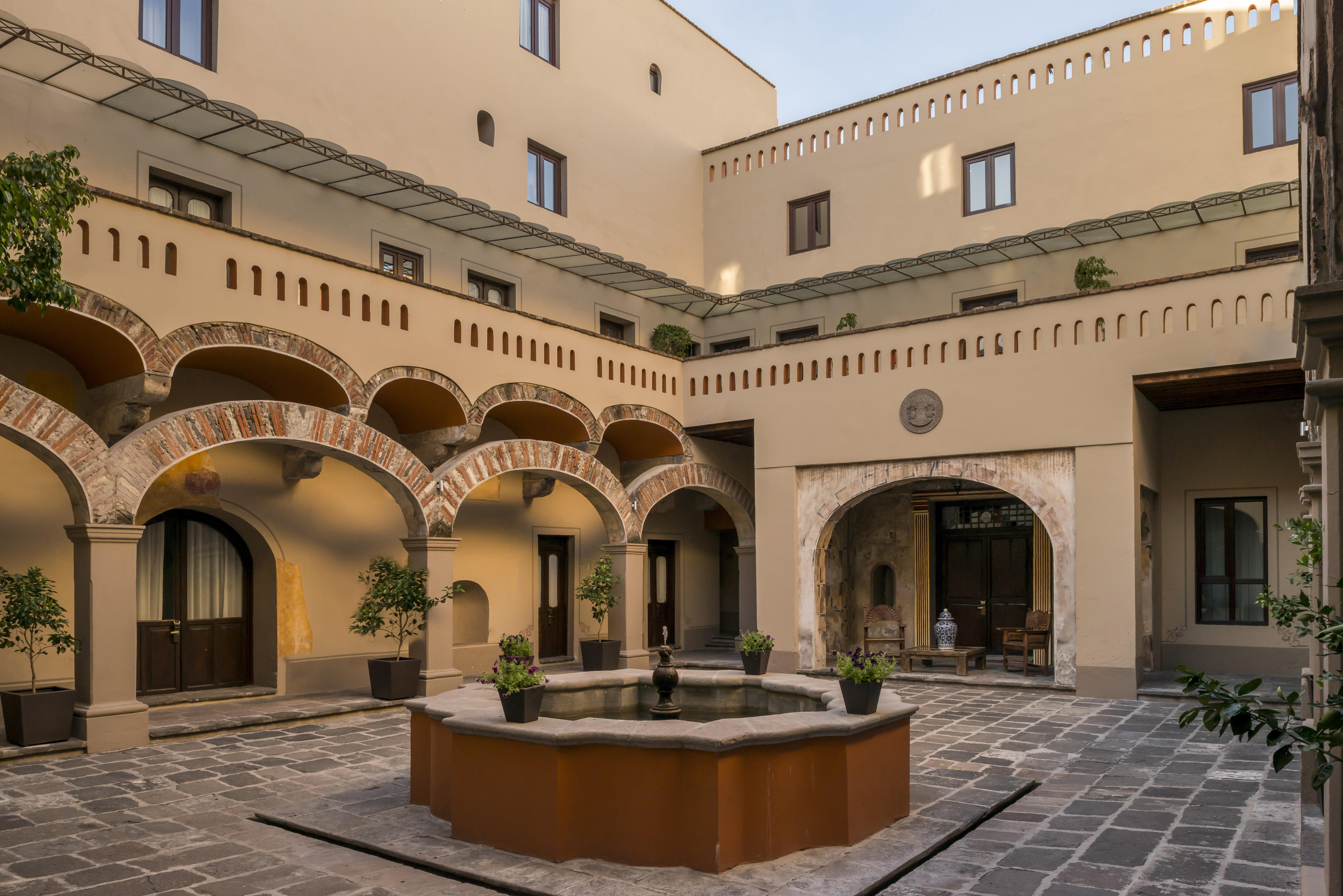 Quinta Real Puebla Otel Dış mekan fotoğraf The courtyard of the hotel