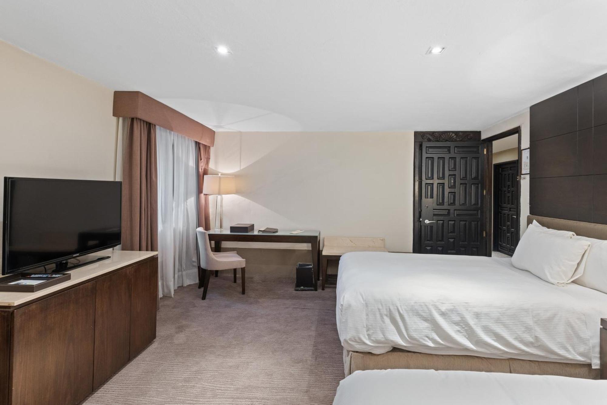 Quinta Real Puebla Otel Dış mekan fotoğraf A guest room at the Hilton Garden Inn