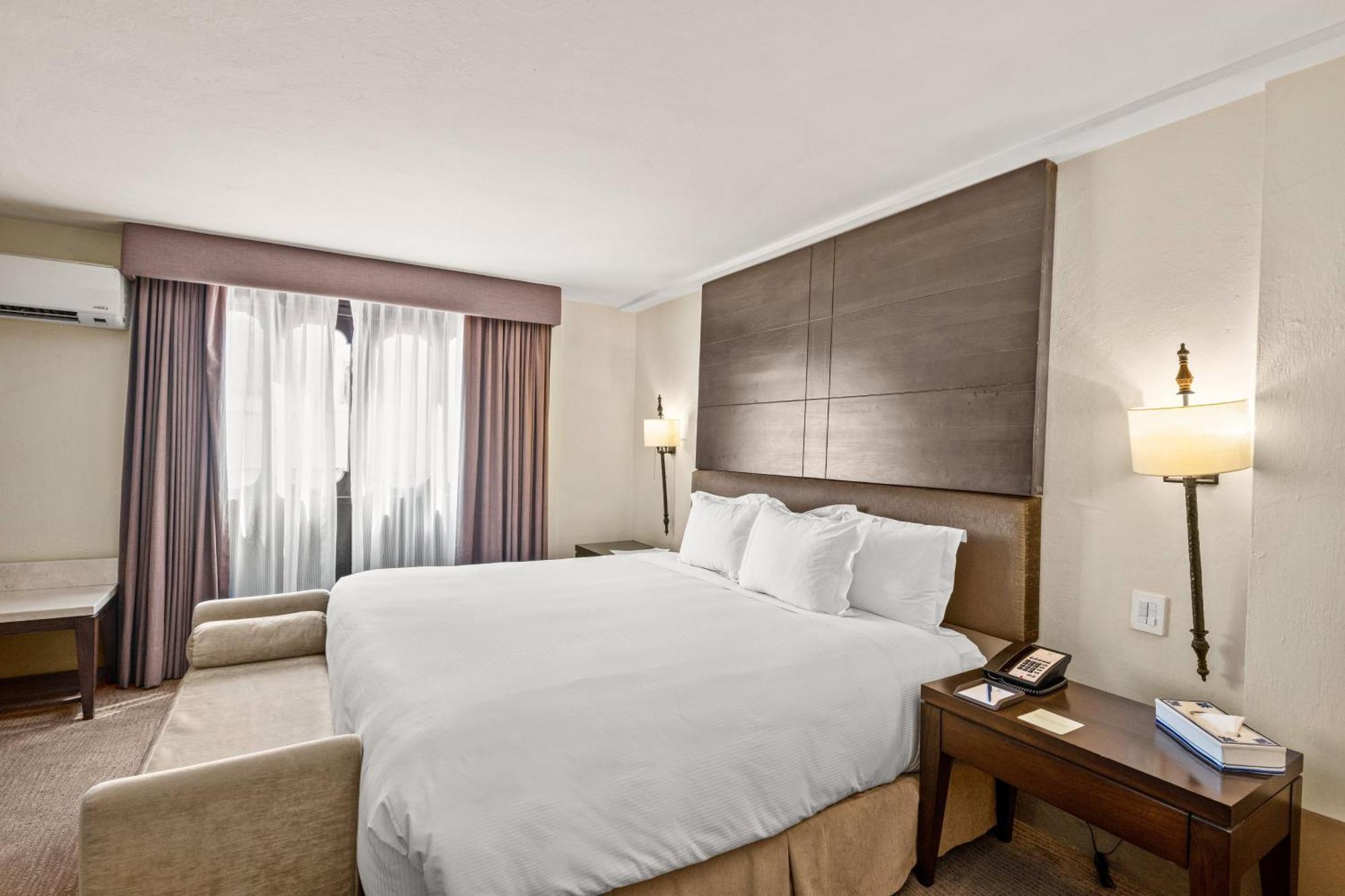 Quinta Real Puebla Otel Dış mekan fotoğraf A bedroom at the hotel