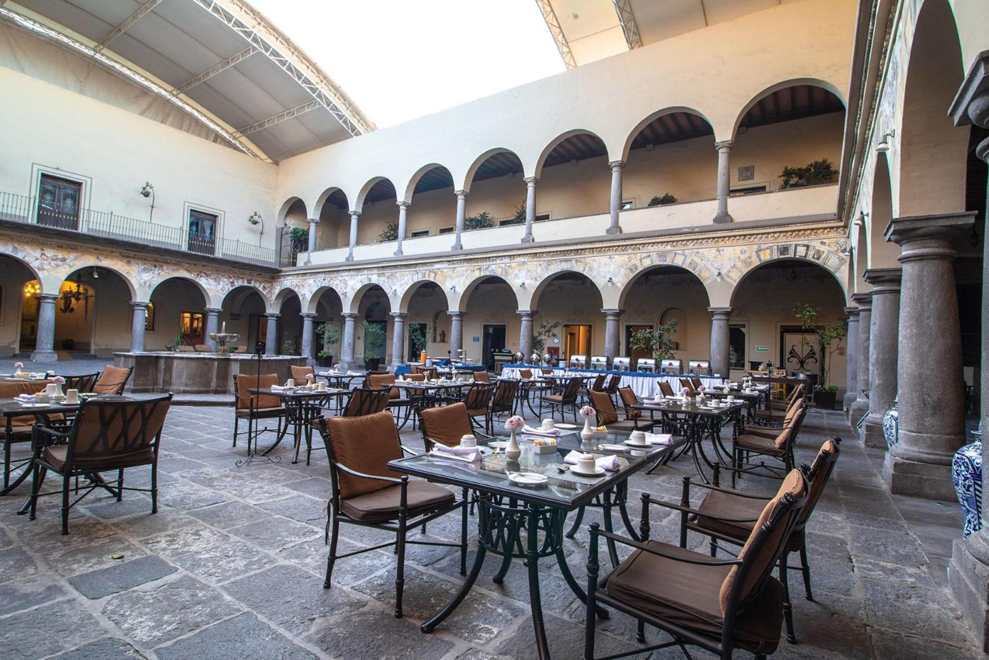 Quinta Real Puebla Otel Dış mekan fotoğraf Restaurant in the hotel