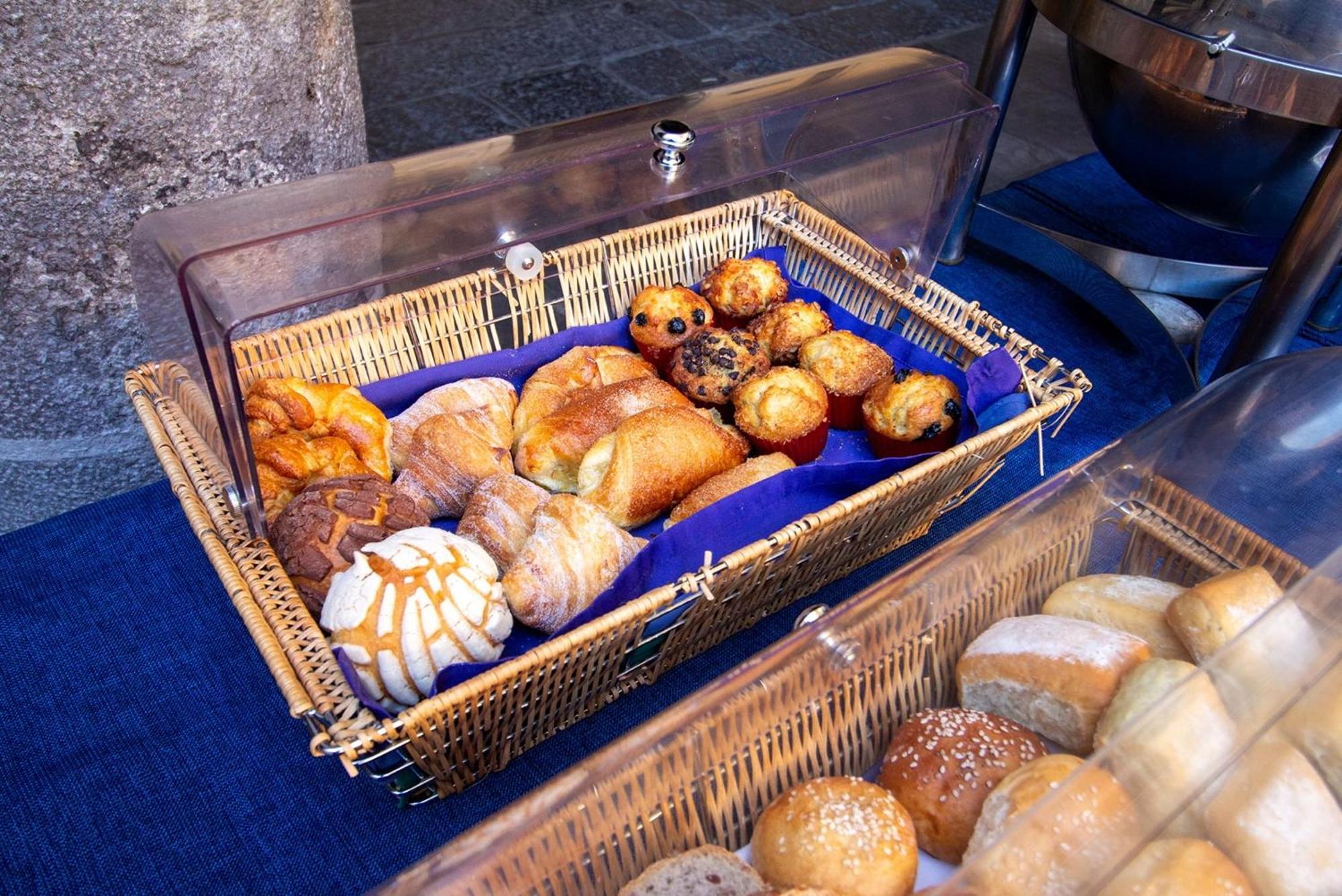 Quinta Real Puebla Otel Dış mekan fotoğraf A selection of pastries